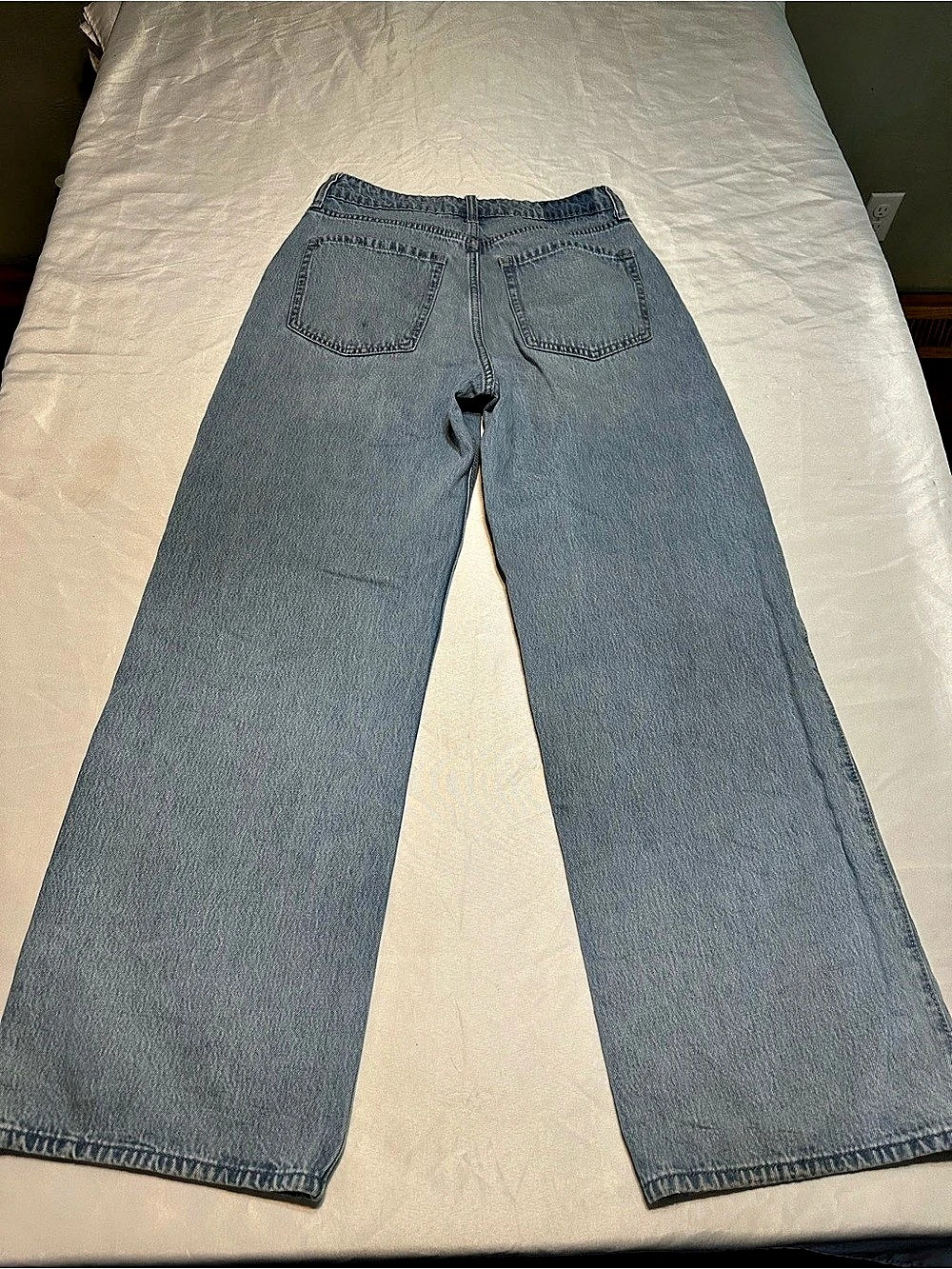 Hollister Ultra High-Rise Baggy Wide Leg Jeans in Blue Waist 28 Like New